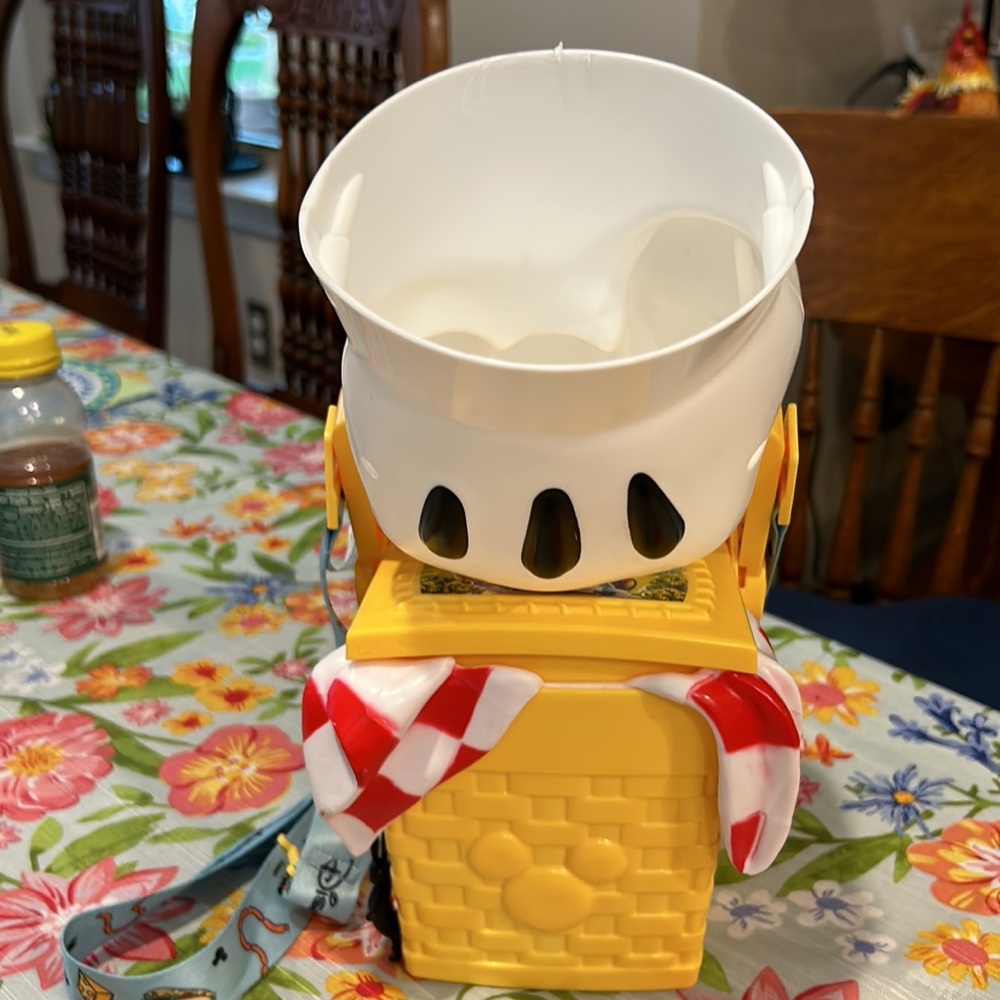Disney’s runaway railroad, Mickey picnic basket popcorn bucket - Picture 2 of 9